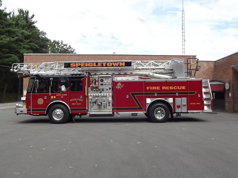 Engine Ladder 35 — 2006 E-One Typhoon